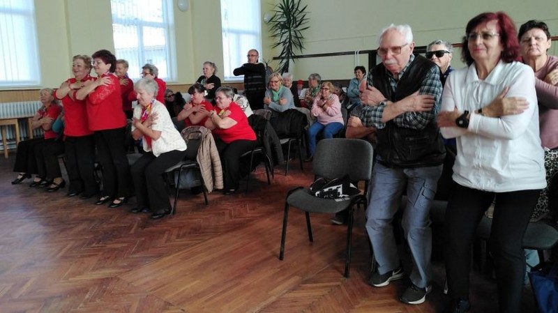 Egy egyszerű gyakorlattal ellenőrizték, kinek milyen állapotban vannak a lábizmai  Fotó: Tisler Anna