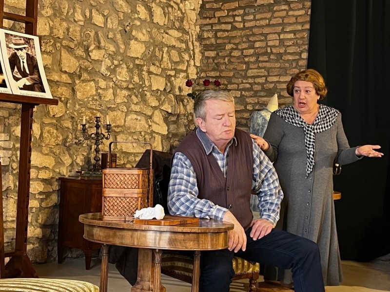 A Főnix Színjátszó Egyesület szombaton az Ózsinagógában mutatta be első ízben Küldetéses asszonyok című zenés színművét. A képen Csehné Nagy Elvira és Cseh Gyula Pauler Juliska és Egry József szerepében Fotó: Tóth B. Zsuzsa/Napló