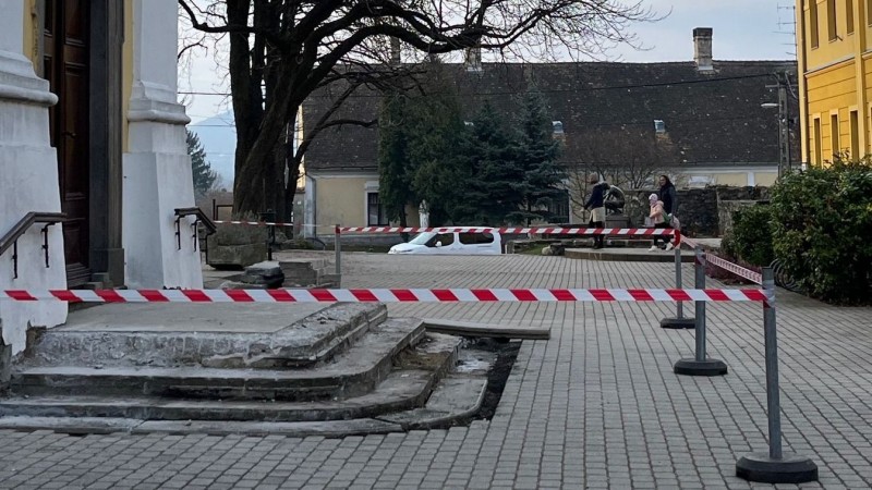 Megújul a tapolcai templom lépcsője Fotó: Tóth B. Zsuzsa