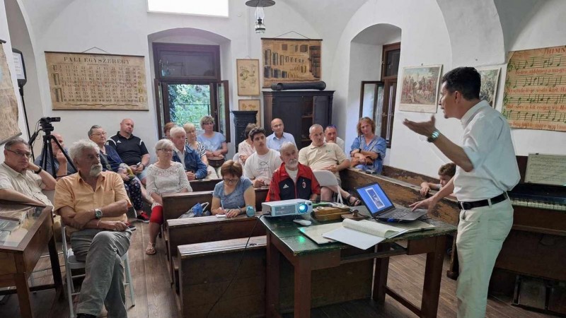 A Múzeumok Éjszakája tapolcai programjai keretében Hangodi László Tapolcai repülősökről beszélt  Fotó: múzeum