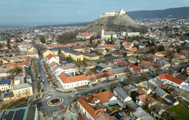 Sümeg vára jelentős idegenforgalmat generál, így a belváros fejlesztése turisztikai szempontból is fontos Fotó: önkormányzat