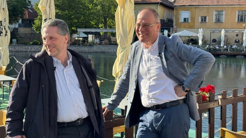 Navracsics Tibor Schiffer Andrással beszélgetett a Tapolcai Polgári Szalonban Forrás: Navracsics Tibor / Facebook