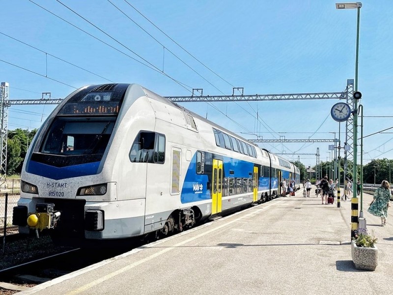 Lázár János döntése nyomán a MÁV-csoport országos, több mint 30 helyszínt érintő állomásfelújítási programot indított 14 vármegyében.