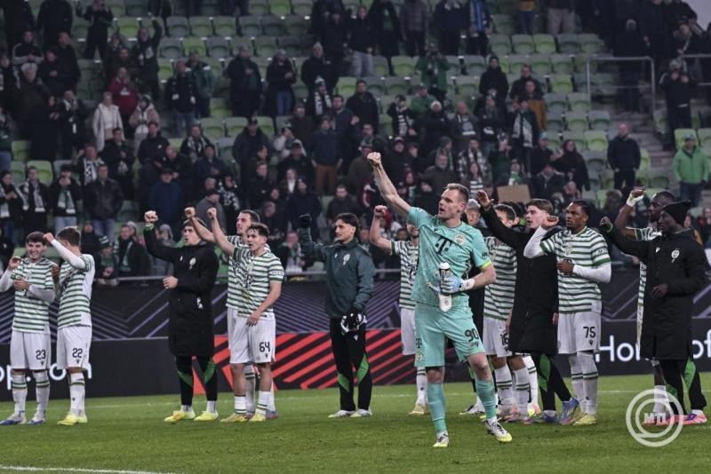 Budapest, 2025. november 6. A győztes Ferencváros játékosai a labdarúgó Európa-liga alapszakaszának 4. fordulójában játszott Ferencvárosi TC - Ludogorec mérkőzés után a Groupama Arénában 2025. november 6-án. A Ferencváros 3-1-re győzött. MTI/Illyés Tib