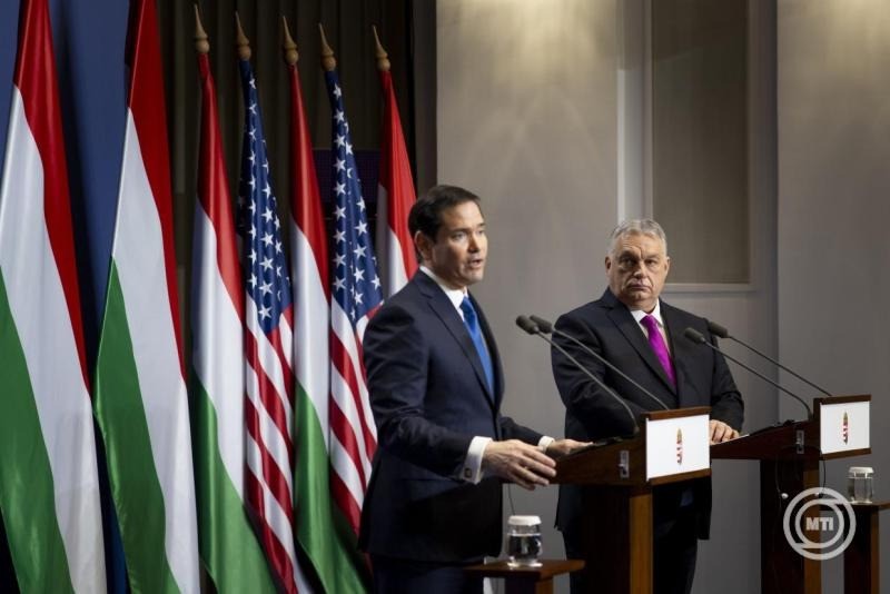 A Miniszterelnöki Kommunikációs Főosztály által közreadott képen Orbán Viktor miniszterelnök (j) és Marco Rubio amerikai külügyminiszter (b) a tárgyalásuk után tartott közös sajtótájékoztatón a Karmelita kolostorban 2026. február 16-án. MTI/Miniszterelnöki Kommunikációs Főosztály/Fischer Zoltán