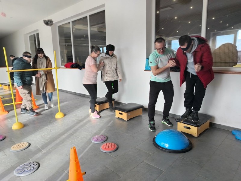 Az akadálypályán a vakok életével ismerkedtek Fotó: Tisler Anna