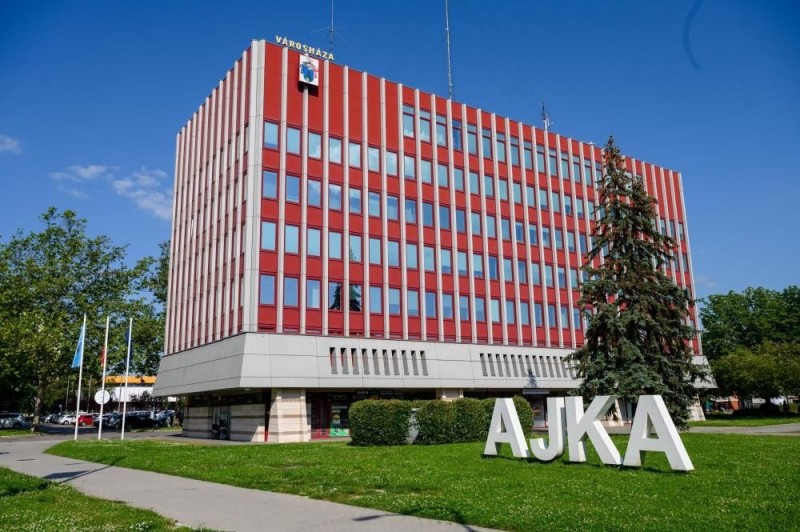 Ajka levegőminősége a szép, napsütéses idő dacára sem jó most Fotó: MTI/Vasvári Tamás/archív