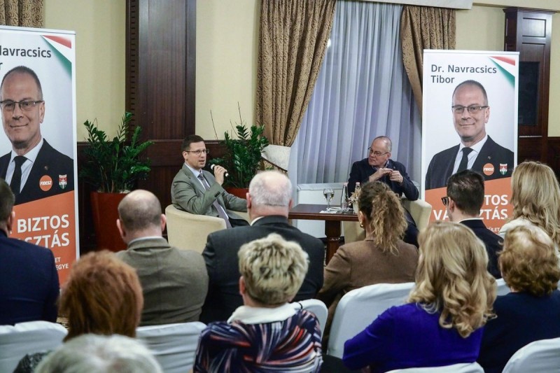 Gulyás Gergely és Navracsics Tibor a sümegi Hotel Kapitányban Fotó: Nagy Lajos