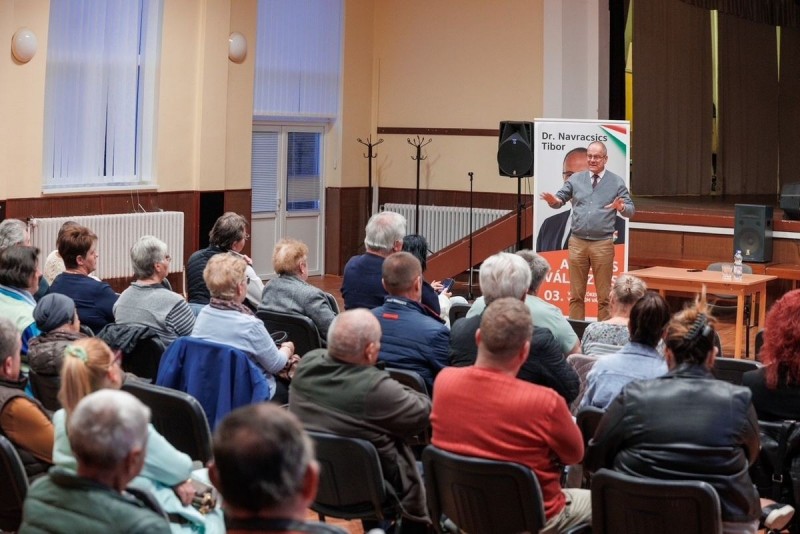 Ezúttal is sokan vettek részt Navracsics Tibor lakossági fórumán Fotó: Burger Zsolt