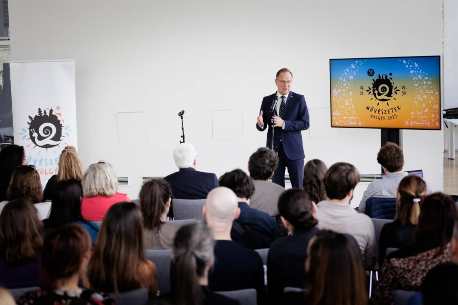 Navracsics Tibor facebook