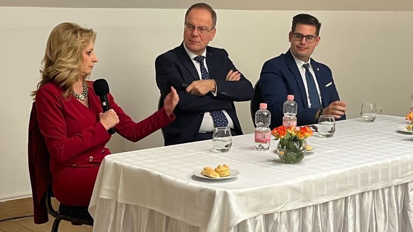 Ferencz Orsolya miniszteri biztos, űrkutató szerint űrkutatás terén azokat a kitörési pontokat kell megtalálnunk, ahol nélkülözhetetlenek vagyunk, vagy a piacra tudunk dobni valamit, ami másnak is kell  Forrás: Napló  Fotó: Tóth B. Zsuzsa