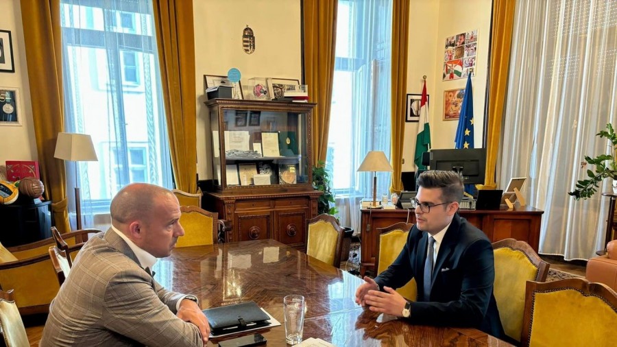 Lasztovicza Máté Schmidt Ádám sportért felelős államtitkárral tárgyalt a tapolcai tanuszoda ügyében  Fotó: államtitkárság