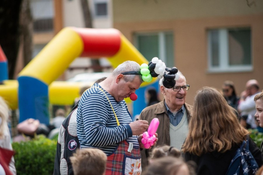 A lufibohóctól mindenki kapott ajándékot.  Fotó: Gyarmati László