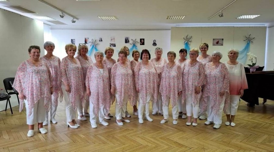 Csoportképen a női kar tagjai Fotó: szervezők