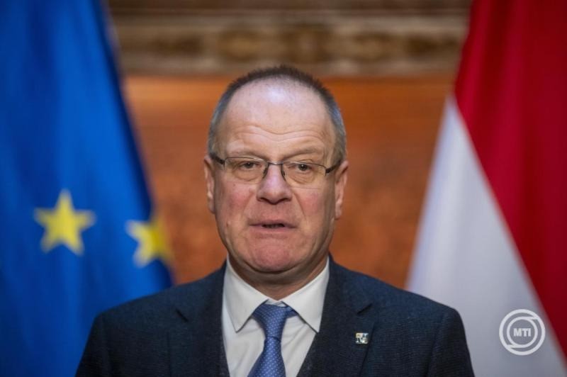 Navracsics Tibor közigazgatási és területfejlesztési miniszter az önkormányzatokat érintő egyeztetésekről tartott sajtótájékoztatón a Közigazgatási és Területfejlesztési Minisztériumban 2026. január 6-án. A miniszter az önkormányzati rendszer módosításáról folytatott konzultációt a Települési Önkormányzatok Országos Szövetségének (TÖOSZ) és a Magyar Önkormányzatok Szövetségének (MÖSZ) vezetőivel. MTI/Balogh Zoltán