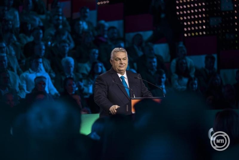 A Miniszterelnöki Kommunikációs Főosztály által közreadott képen Orbán Viktor miniszterelnök évértékelő beszédét tartja a Várkert Bazárban 2026. február 14-én. MTI/Miniszterelnöki Kommunikációs Főosztály/Kaiser Ákos