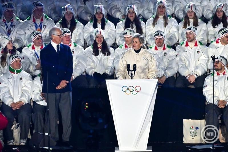 Kirsty Coventry, a Nemzetközi Olimpiai Bizottság elnöke beszédet mond a 2026-os milánói-cortinai téli olimpia záróünnepségén a Verona Arénában 2026. február 22-én. Balról Giovanni Malago, a szervezőbizottság elnöke. MTI/Illyés Tibor