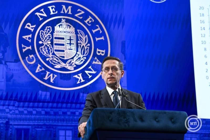 Varga Mihály, a Magyar Nemzeti Bank (MNB) elnöke sajtótájékoztatót tart az MNB Monetáris Tanácsának kamatdöntő ülése után az MNB Teátrumában 2026. február 24-én. MTI/Purger Tamás