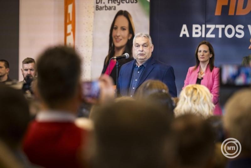 A Miniszterelnöki Kommunikációs Főosztály által közreadott képen Orbán Viktor miniszterelnök, a Fidesz elnöke országjárásának balatonfüredi állomásán 2026. március 10-én. MTI/Miniszterelnöki Kommunikációs Főosztály/Kaiser Ákos