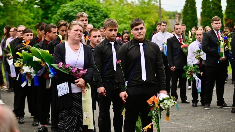 Az iskolából kilépő fiatalok kezében van innentől a jövő lehetősége és felelőssége, hangzott el az ünnepségen  Fotó: Gyarmati László / Napló