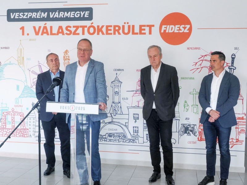 Sajtótájékoztató Ukrajna gyorsított EU-csatlakozásával kapcsolatban: Kovács Zoltán, Navracsics Tibor, Kontrát Károly és Ovádi Péter Fotó: Nagy Lajos/Napló
