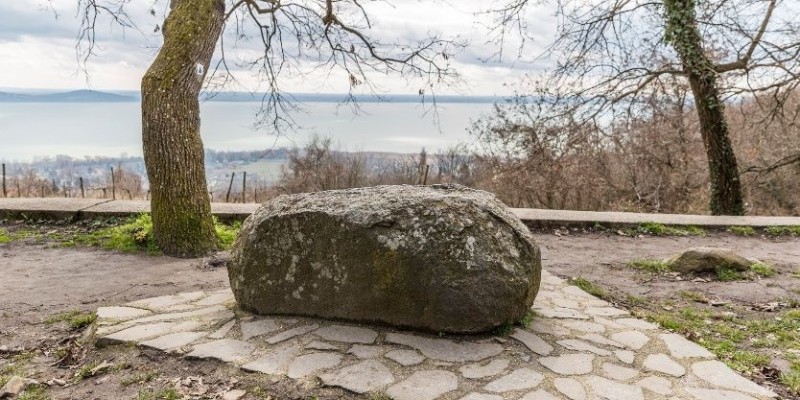 A legendás Rózsakő Badacsonyban Fotó:Farkas Péter, Magyar Természetjáró Szövetség